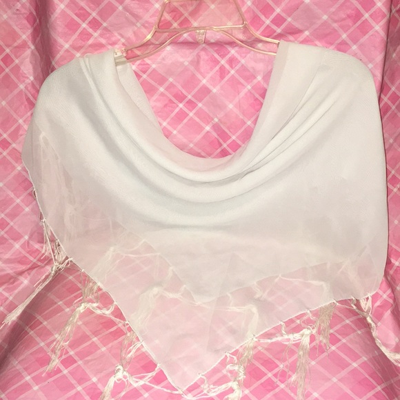 🎈SALE🎈🧣SCARF #21 “WHITE FRINGE BEAUTY”🧣 - Picture 3 of 6